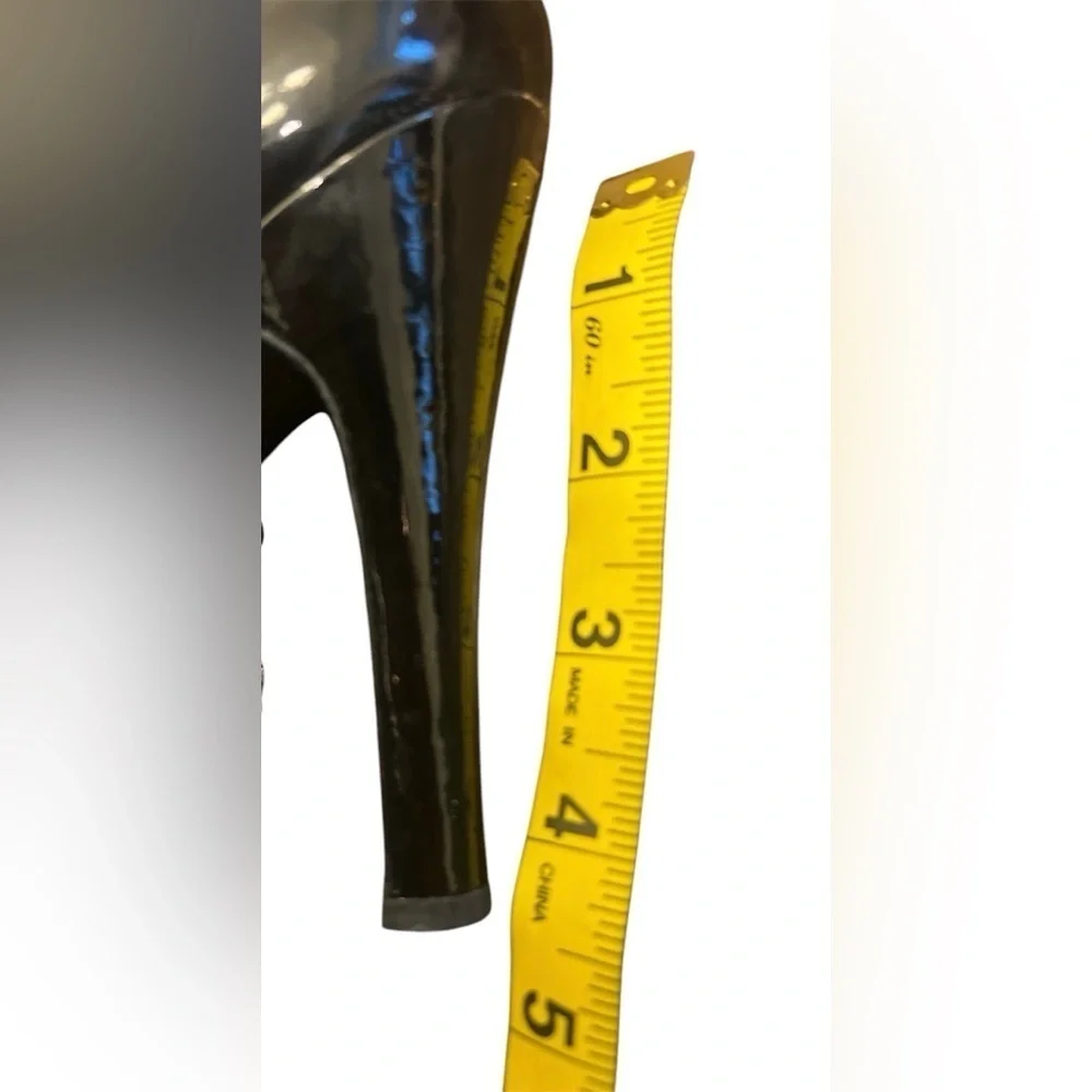 Chanel Size 39 Black Patent Leather Ribbed Ankle Boots Paris New York Collection